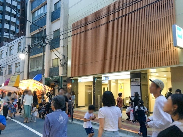 赤城神社お祭り 神楽坂駅すぐ 毎年9月第3週目の土日開催 恒例の屋台も大量出店 神楽坂マチコ