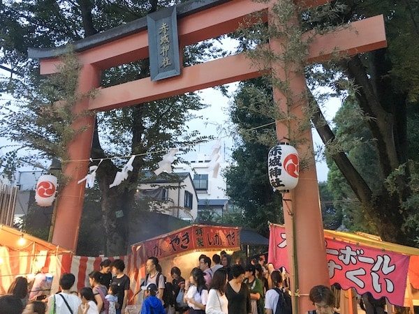 赤城神社お祭り 神楽坂駅すぐ 毎年9月第3週目の土日開催 恒例の屋台も大量出店 神楽坂マチコ