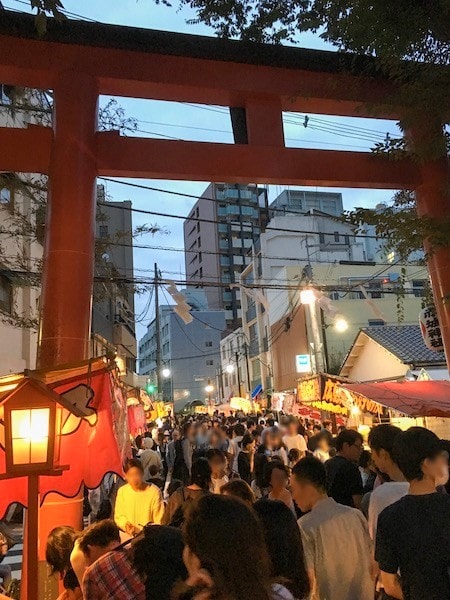 赤城神社お祭り 神楽坂駅すぐ 毎年9月第3週目の土日開催 恒例の屋台も大量出店 神楽坂マチコ