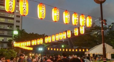 赤城神社お祭り 神楽坂駅すぐ 毎年9月第3週目の土日開催 恒例の屋台も大量出店 神楽坂マチコ