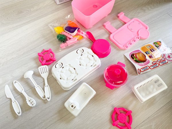 ダイソーおもちゃ おままごとキッチンセット500円の衝撃 インスタで話題の人気商品は即買い必至